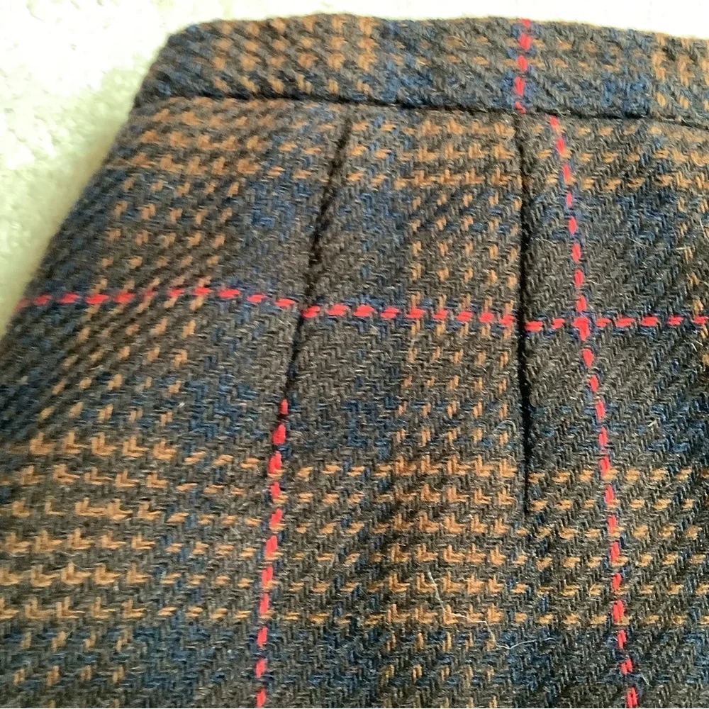 100% wool vintage Harvé Benard lined wool long pencil skirt. Vintage Sz 14
